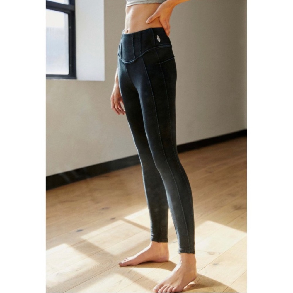 NWT FP Movement Hybrid Legging / Black large